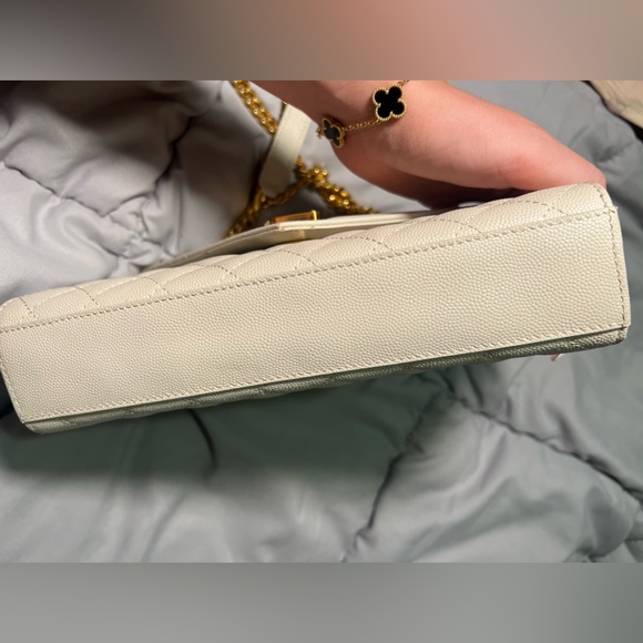 ENVELOPE MEDIUM IN QUILTED GRAIN DE POUDRE EMBOSSED LEATHER
BLANC VINTAGE - Picture 7 of 15